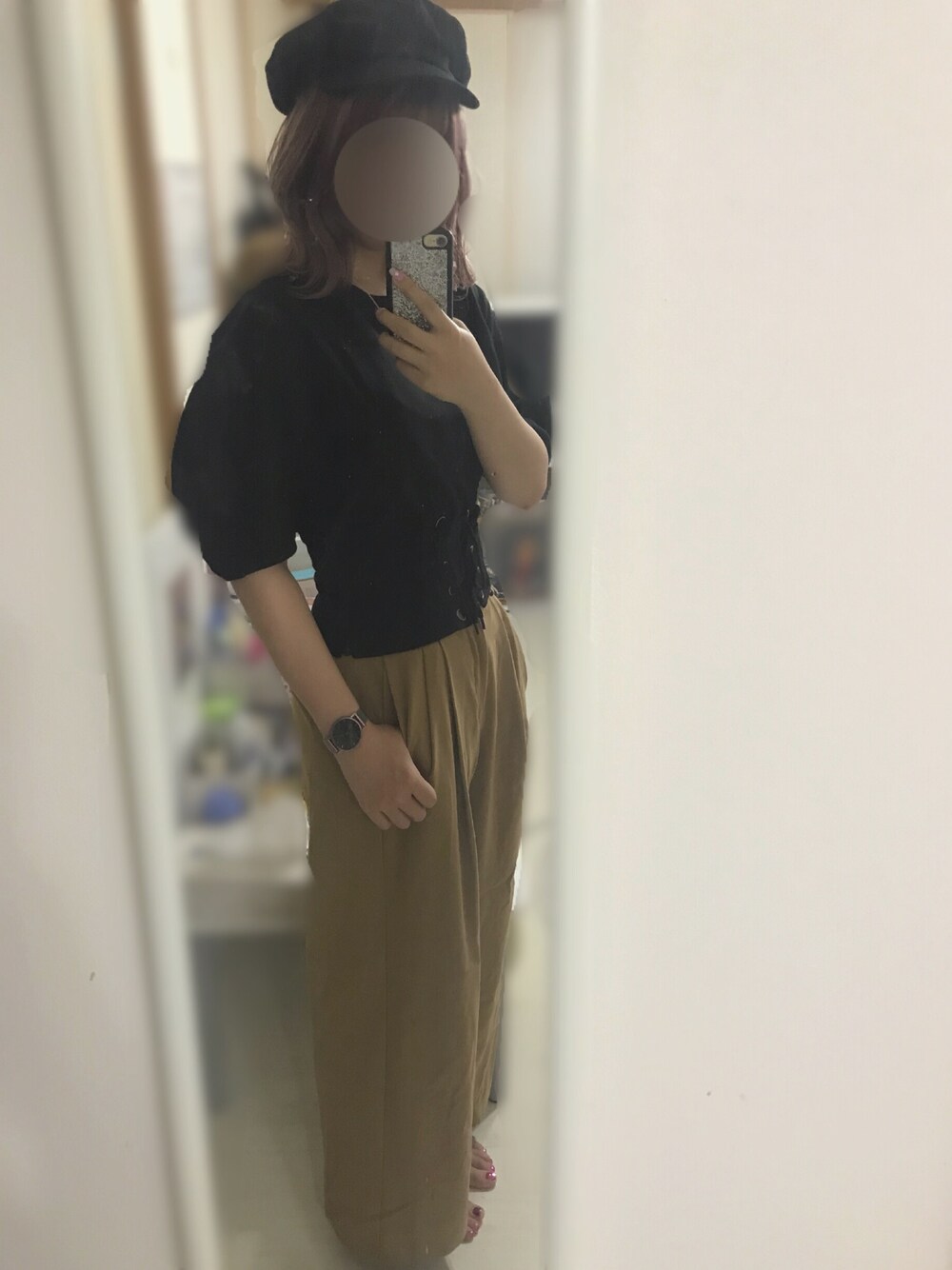 「雨の日コーデ、おしゃれさんと繋がりたい、アパレルスタッフ、出勤コーデ、ブラック×ベージュ」｜「DHOLICのアイテム（Tシャツ/カットソー、ブラック系）」を使った、milenさん（レディース・165cm）の夏コーディネートの1枚目の写真