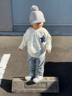 「シルバーシューズ」｜「アイテム（スウェット）」を使った、Ren10Hinaさん（キッズ・80cm）の冬コーディネート