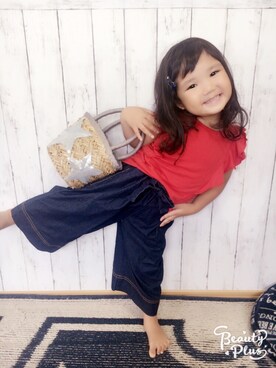 「GLOBAL WORK（グローバルワーク）の【キッズ】ショルダーフリルＴ半袖/746577（Tシャツ/カットソー、レッド系）」を使った、megumikamiyaさん（キッズ・90cm）の夏コーディネート