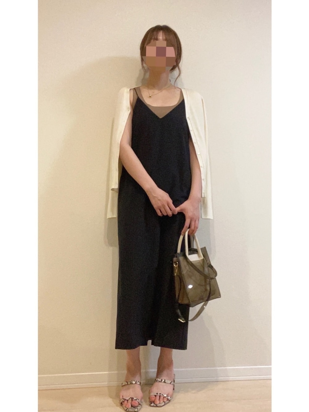 「きれいめカジュアル、キャミワンピ、ワンピース、ootd、サンダル、ブラック」｜「IENAのW/R キャミワンピース◆（ワンピース、ブラック系）」を使った、名前はあとでさん（レディース・161cm）の夏コーディネートの1枚目の写真