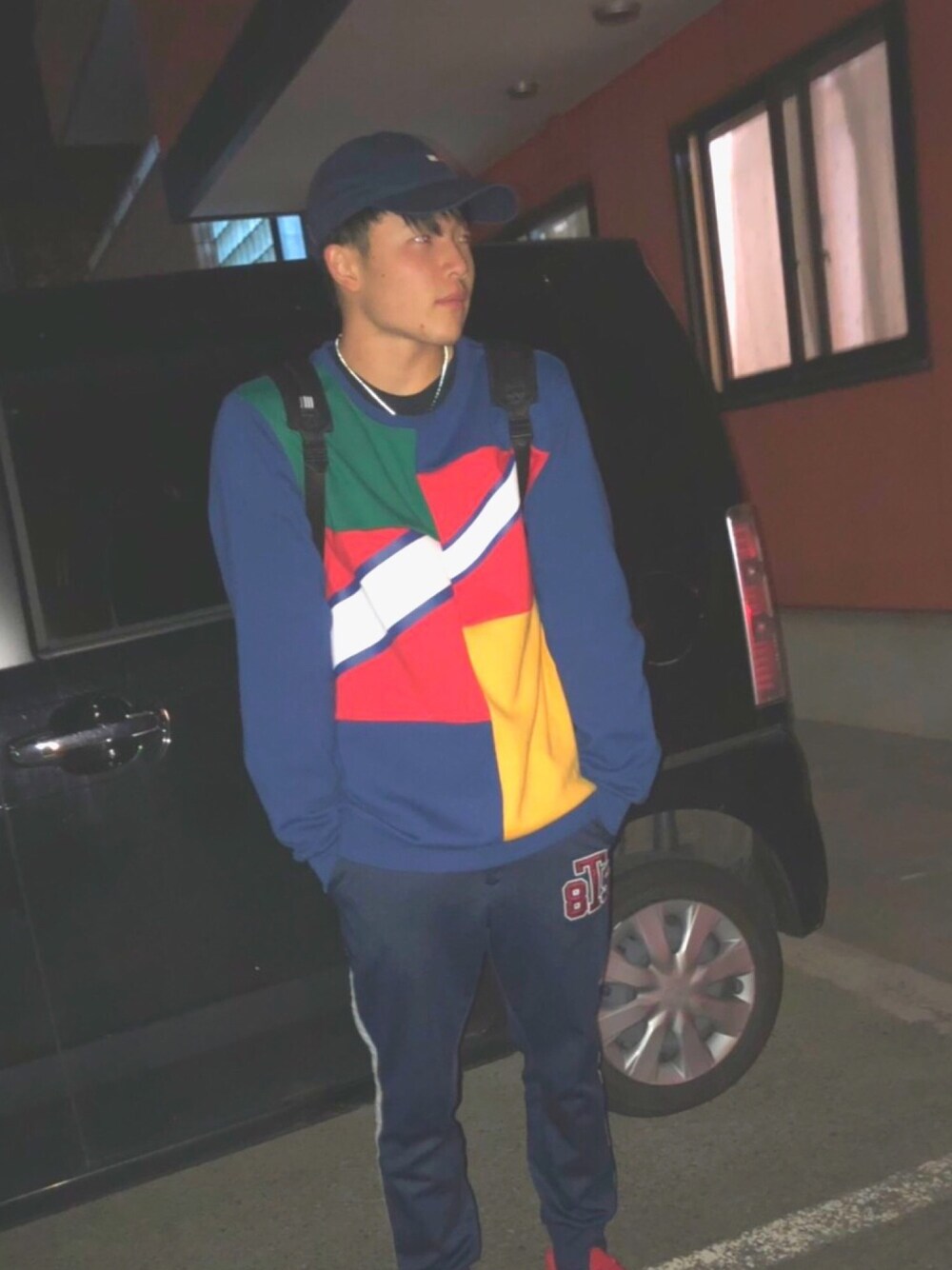 「モノトーン派？カラーコーデ派？、TOMMY HILFIGER、TOMMY、TOMMY JEANS」｜「TOMMY HILFIGERのアイテム（キャップ、パープル系）」を使った、きむちさん（メンズ・174cm）の冬コーディネートの1枚目の写真