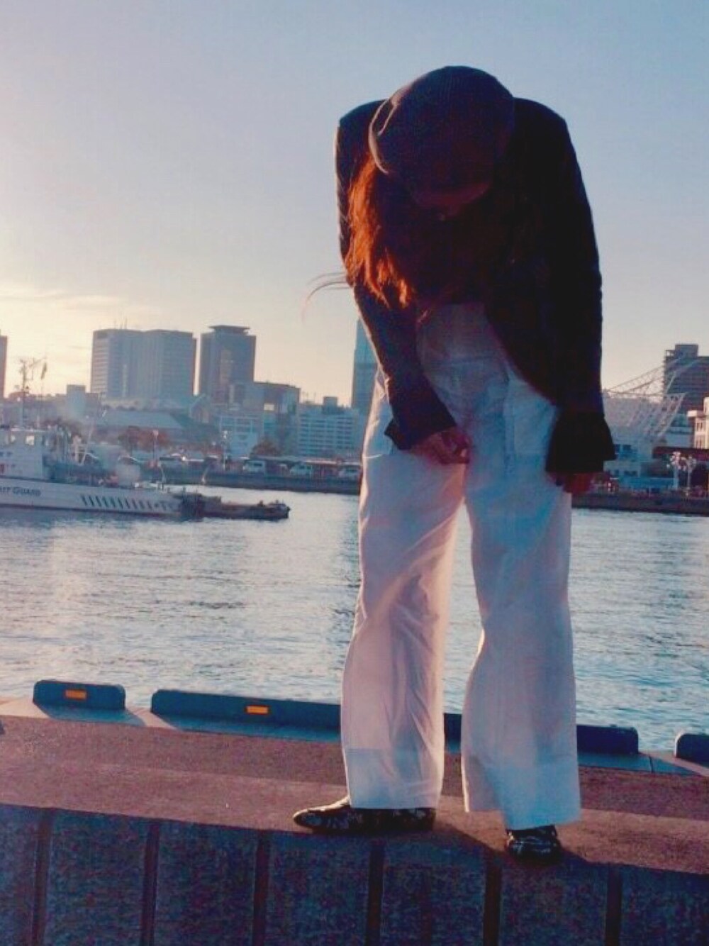 「シンプルコーデ、ZARA、ユニクロ、ホワイトパンツ、ワイドパンツ、フレアスリーブ、UNITED TOKYO」｜「URBAN RESEARCHのアイテム（ハンチング/ベレー帽、その他）」を使った、Sae Ishikawaさん（レディース・165cm）の春コーディネートの1枚目の写真