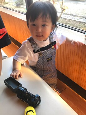 「OSHKOSH（オシュコシュ）のアイテム（オールインワン・サロペット、グレー系）」を使った、YU---さん（キッズ）の夏コーディネート