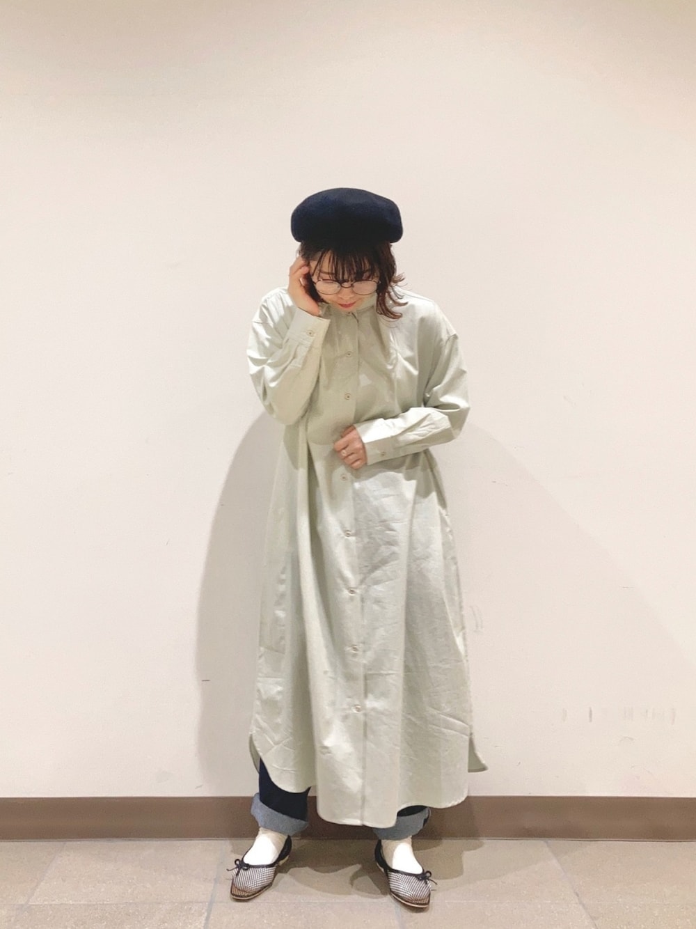 「ゆるコーデ、低身長、低身長コーデ、くすみカラー、春コーデ、ミントグリーン、pou dou dou、レイヤードスタイル、重ね着」｜「POU DOU DOUの変形タックシャツワンピース（ワンピース、グリーン系）」を使った、かわかみさん（レディース・154cm）の春コーディネートの1枚目の写真