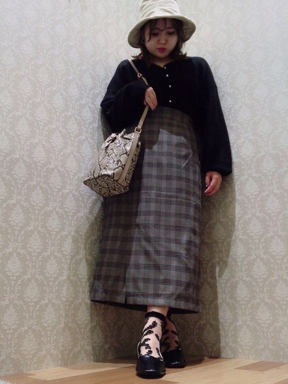 「オトナカジュアル、秋服、低身長コーデ、ぽっちゃり、ゆるコーデ、大人かわいい、ootd、チェック、ママファッション、ボリューム袖」｜「titivateのアイテム（カーディガン/ボレロ、ブラック系）」を使った、hauhau0910さん（レディース・150cm）の秋コーディネートの1枚目の写真