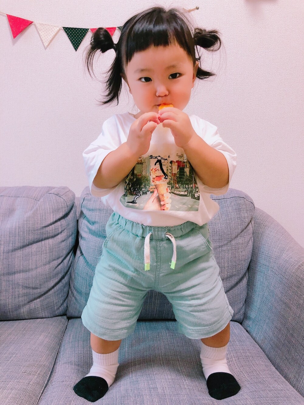 「おだんごヘアー」｜「Ocean&Groundのアイテム（Tシャツ/カットソー、ホワイト系）」を使った、zuyuさん（キッズ・90cm）の夏コーディネートの1枚目の写真