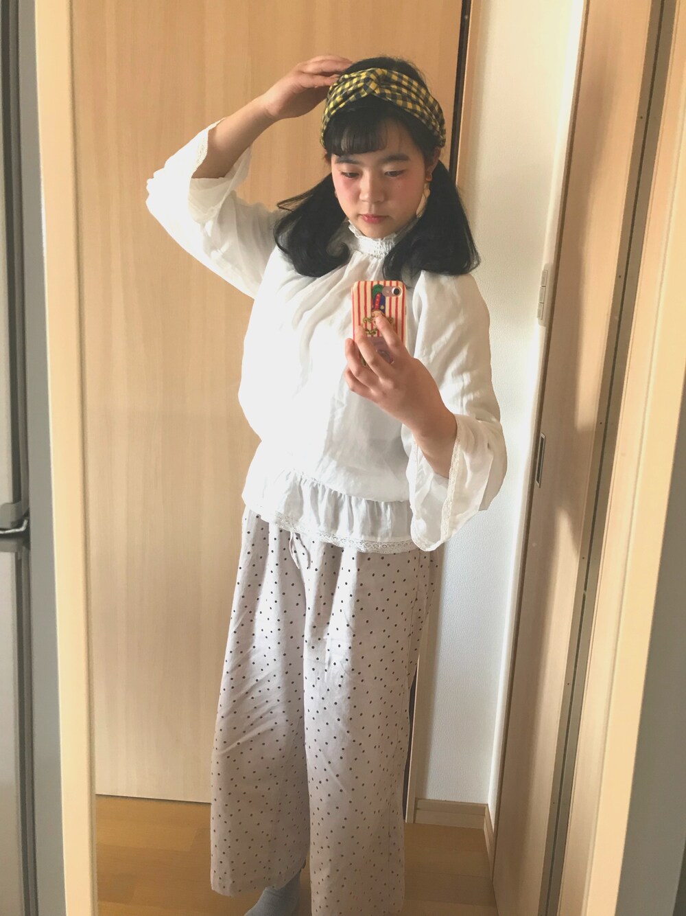 「全身バージョン、ツインテール、ヘアバンド、ドットパンツ、レースブラウス」｜「LOWRYS FARMのスタンドレースソデフレアブラウス　780165（シャツ/ブラウス、ホワイト系）」を使った、mooka🍑さん（レディース・160cm）の春コーディネートの1枚目の写真