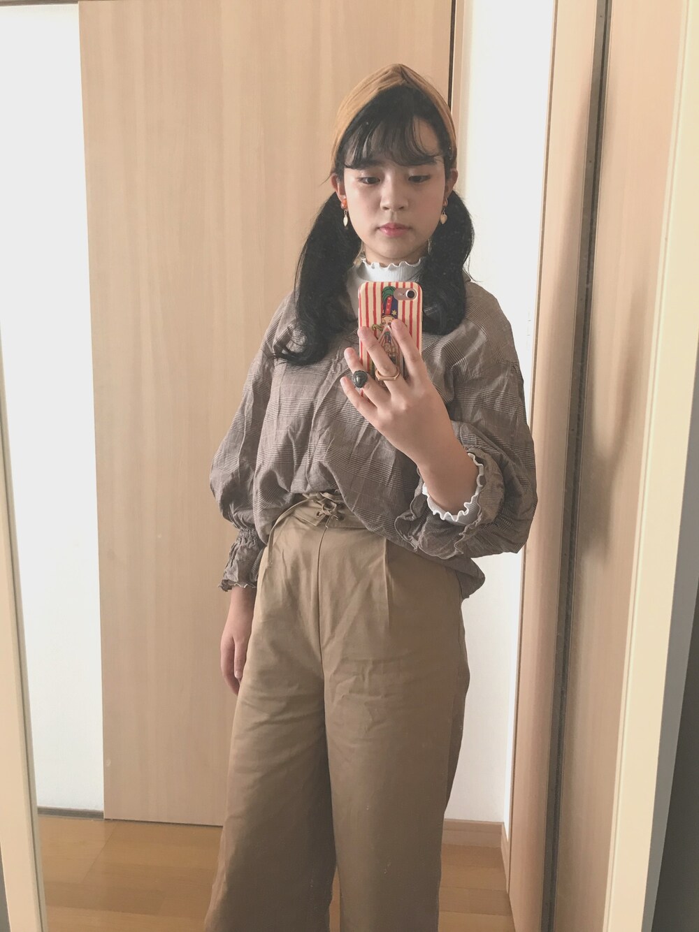 「休日スタイル、おしゃれさんと繋がりたい、ツインテール、秋の色」｜「MAJESTIC LEGONのウエスト編上げワイドパンツ（その他パンツ、ベージュ系）」を使った、mooka🍑さん（レディース・160cm）の秋コーディネートの1枚目の写真