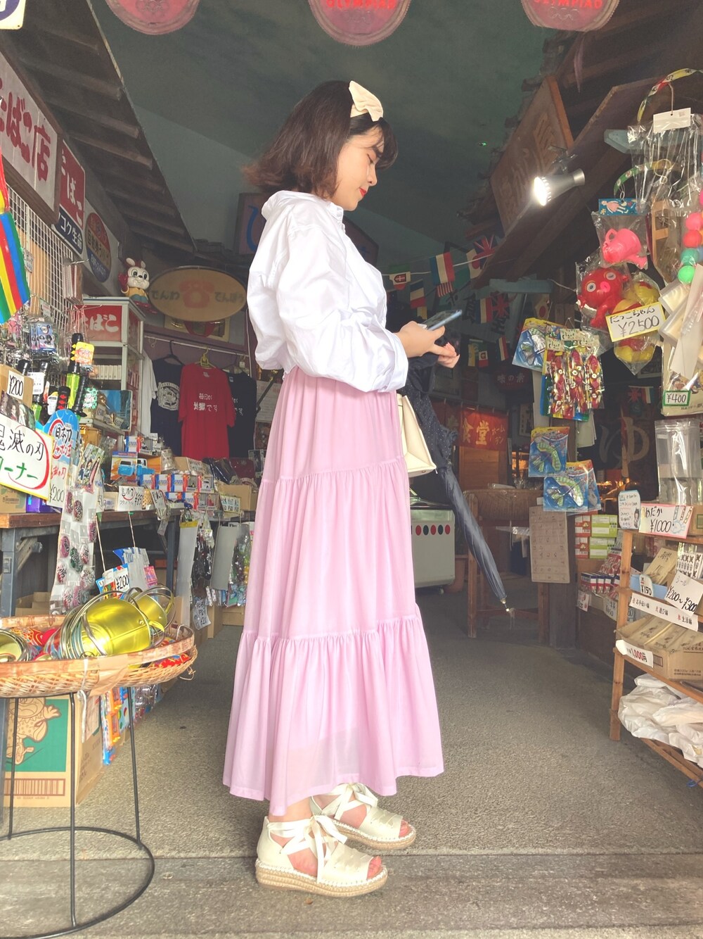 「white、pink」｜「ZARAのアイテム（スカート、ピンク系）」を使った、mooka🍑さん（レディース・160cm）の夏コーディネートの1枚目の写真