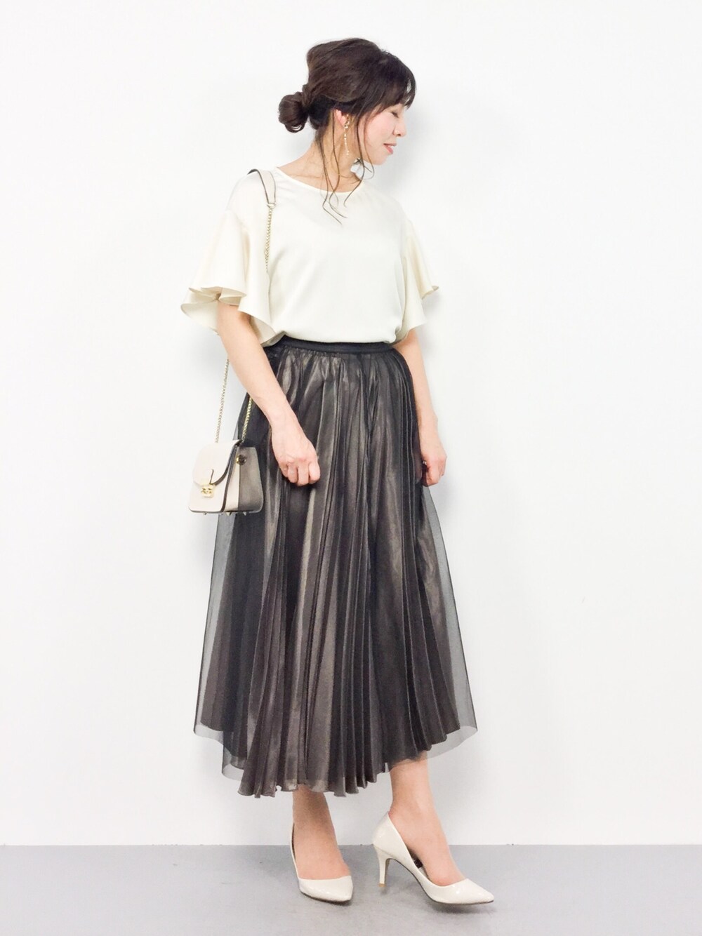 Noble - 2018SS NOBLE  ハンマーサテンラッフルブラウス◆ ネイビー Noble（ノーブル）の「ハンマーサテンラッフルブラウス◇（T