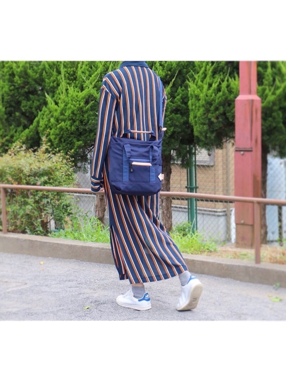 「ストライプ、ストライプワンピース、Relate、トートバッグ、ショルダーバッグ、adidas、アウトドアミックス、夏セールで買いました、バッグコーデ、鞄と洋服」｜「adidasのアイテム（スニーカー、ブルー系）」を使った、llloさん（レディース・160cm）の夏コーディネートの1枚目の写真