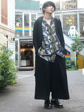 カーディガン ボレロを使った 柄シャツ ワイドパンツ のメンズ人気ファッションコーディネート Wear