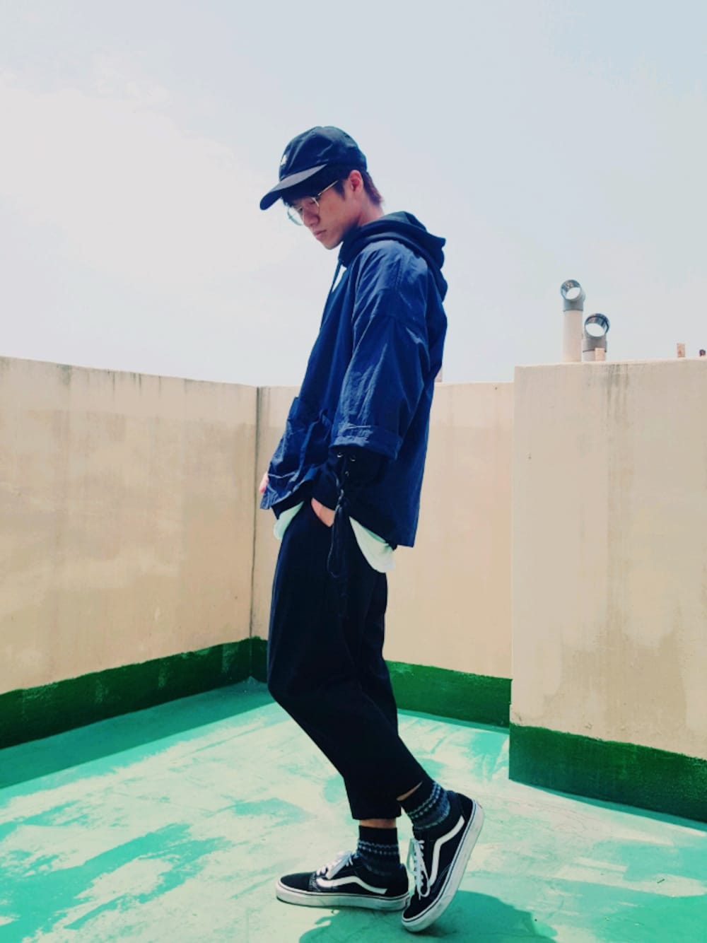 「streetstyle、CITYBOY 、ootd、highstreet、kimono、vansoldskool、hoodie、daily look」｜「no brandのアイテム（キャップ、ブラック系）」を使った、YOYOさん（メンズ・170cm）の春コーディネートの1枚目の写真