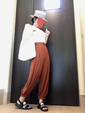 「メゾン キツネ(MAISON KITSUNE)」｜「アイテム（トートバッグ）」を使った、ぱゆさん（レディース・157cm）の秋コーディネート