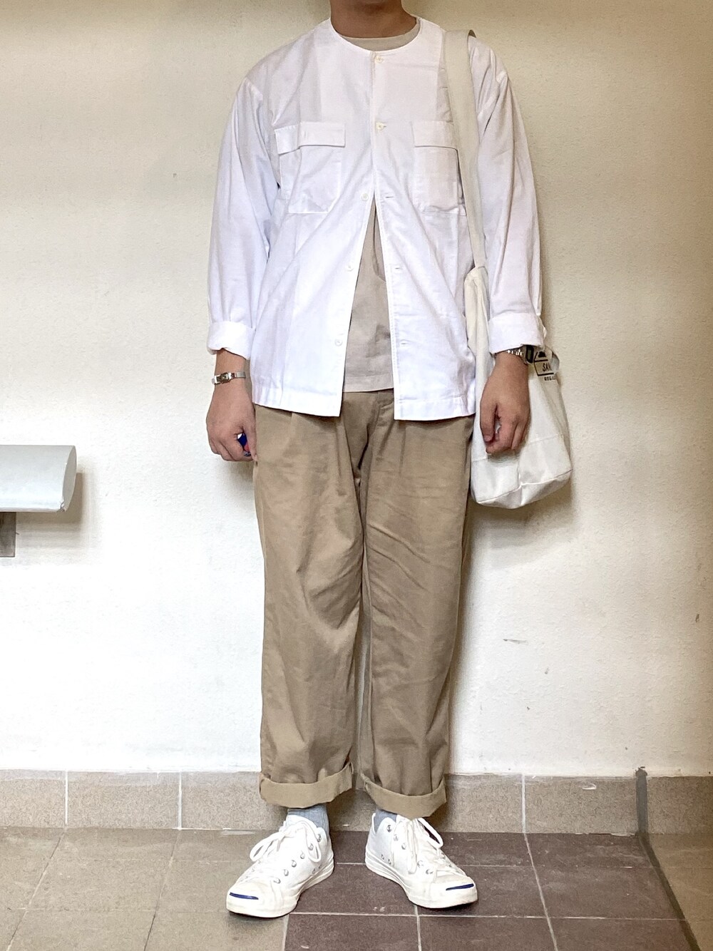 「無印良品のアイテム（ノーカラージャケット、ホワイト系）」を使った、승호 さん（メンズ・168cm）の秋コーディネートの1枚目の写真