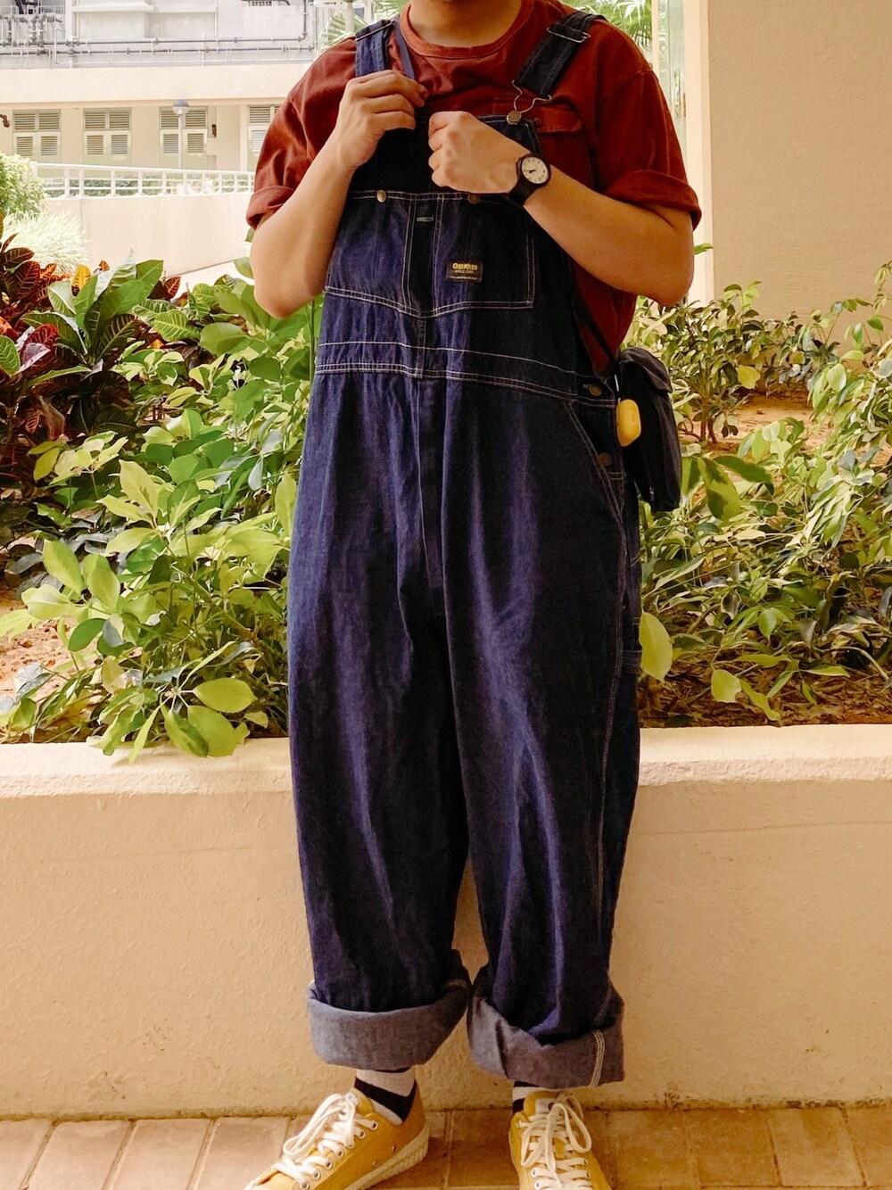 「OSHKOSHのアイテム（サロペット/オーバーオール、ブルー系）」を使った、승호 さん（メンズ・168cm）の春コーディネートの1枚目の写真