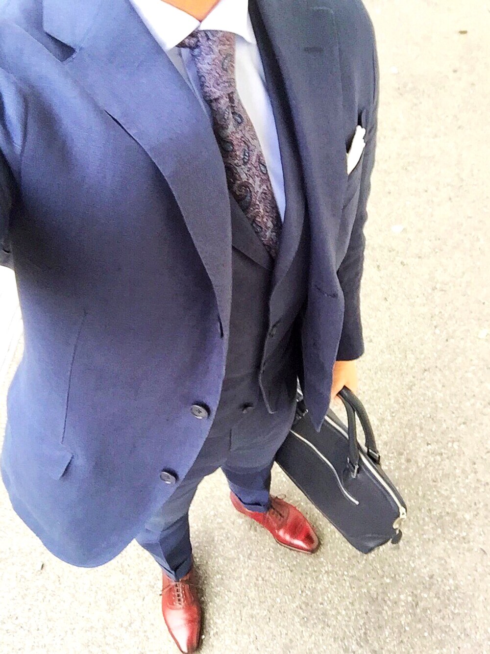 「秋コーデ、ネイビー、スーツスタイル、スーツ、スリーピース、ビジネススタイル、オーダースーツ、ootd、outfit」｜「SATO TAILORのアイテム（セットアップ、ブルー系）」を使った、maech728さん（メンズ・167cm）の秋コーディネートの1枚目の写真