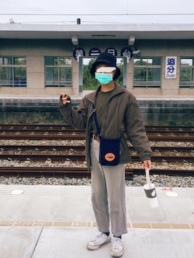 「アイテム（その他シューズ、ホワイト系）」を使った、林さん（メンズ・168cm）の秋コーディネート