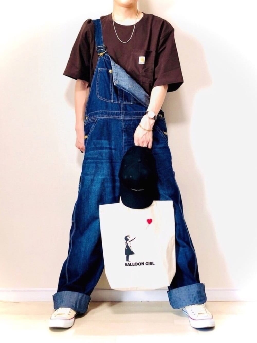 「おしゃれさんと繋がりたい、ゆるコーデ、低身長、コンバース、シンプルコーデ、トートバッグ、オーバーサイズ、オーバーオール、おうちファッション、古着MIX」｜「Carharttのcarhartt(カーハート) ビッグシルエット ポケット半袖 ロゴ Tシャツ Workwear Pocket 1/2 Sleeve T-Shirts（Tシャツ/カットソー、ブラウン系）」を使った、KOMEI   さん（メンズ・171cm）の夏コーディネートの1枚目の写真