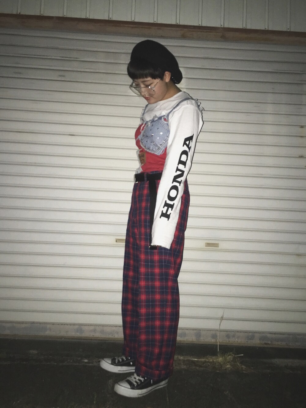 「赤コーデ、ママのお下がり、キャミソール、かわいい、チェックパンツ、すき、HONDA、コラボTシャツ」｜「ホンワカパッパのアイテム（パンツ、レッド系）」を使った、ぽよさん（レディース・154cm）の春コーディネートの1枚目の写真