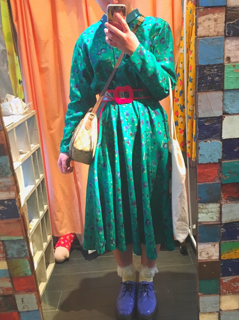 「古着、used、レトロ、KENZO、ワンピース、GUCCI、oldGUCCI、ショルダーバッグ、Dr.Martens、パープル」｜「KENZOのアイテム（ワンピース、グリーン系）」を使った、ぽよさん（レディース・154cm）の春コーディネートの1枚目の写真