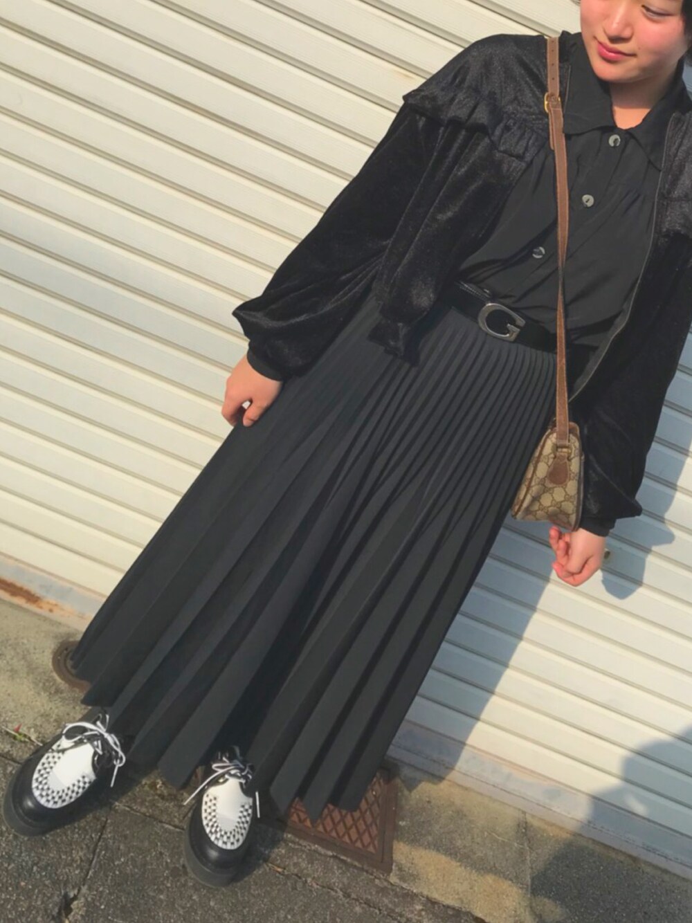 「black、黒、古着、YOSUKE、GUCCI、ショルダーバッグ」｜「ホンワカパッパのアイテム（スカート、ブラック系）」を使った、ぽよさん（レディース・154cm）の春コーディネートの1枚目の写真