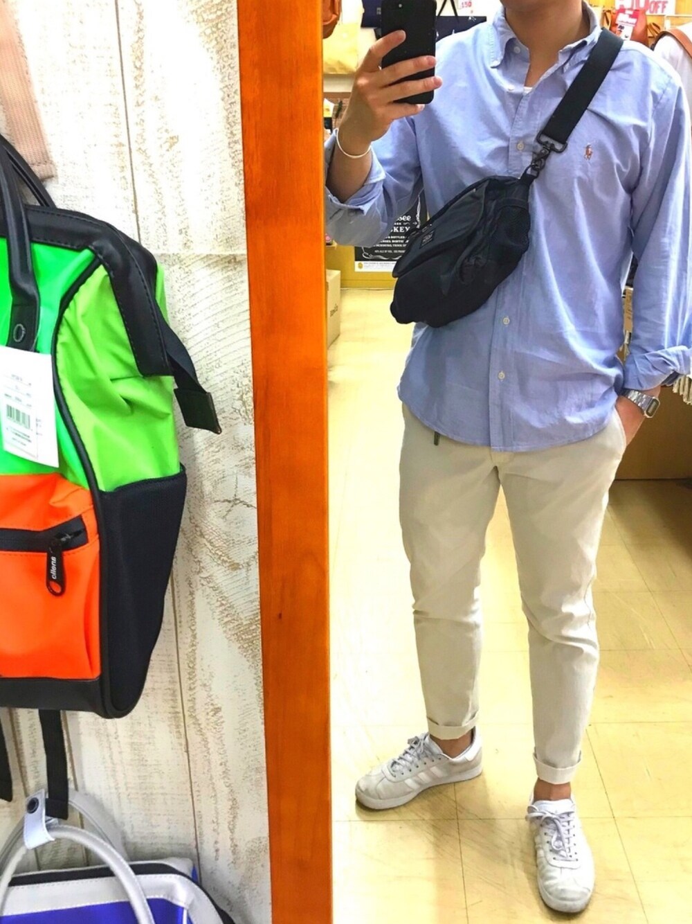 「シンプルコーデ、ポロラルフローレン、Polo Ralph Lauren、アディダス、ガゼル、ポーター、PORTER、ショルダーバッグ、デニムシャツ、大人コーデ」｜「POLO RALPH LAURENのニット オックスフォードシャツ（シャツ/ブラウス、ブルー系）」を使った、FEEFEE55さん（メンズ・169cm）の夏コーディネートの1枚目の写真