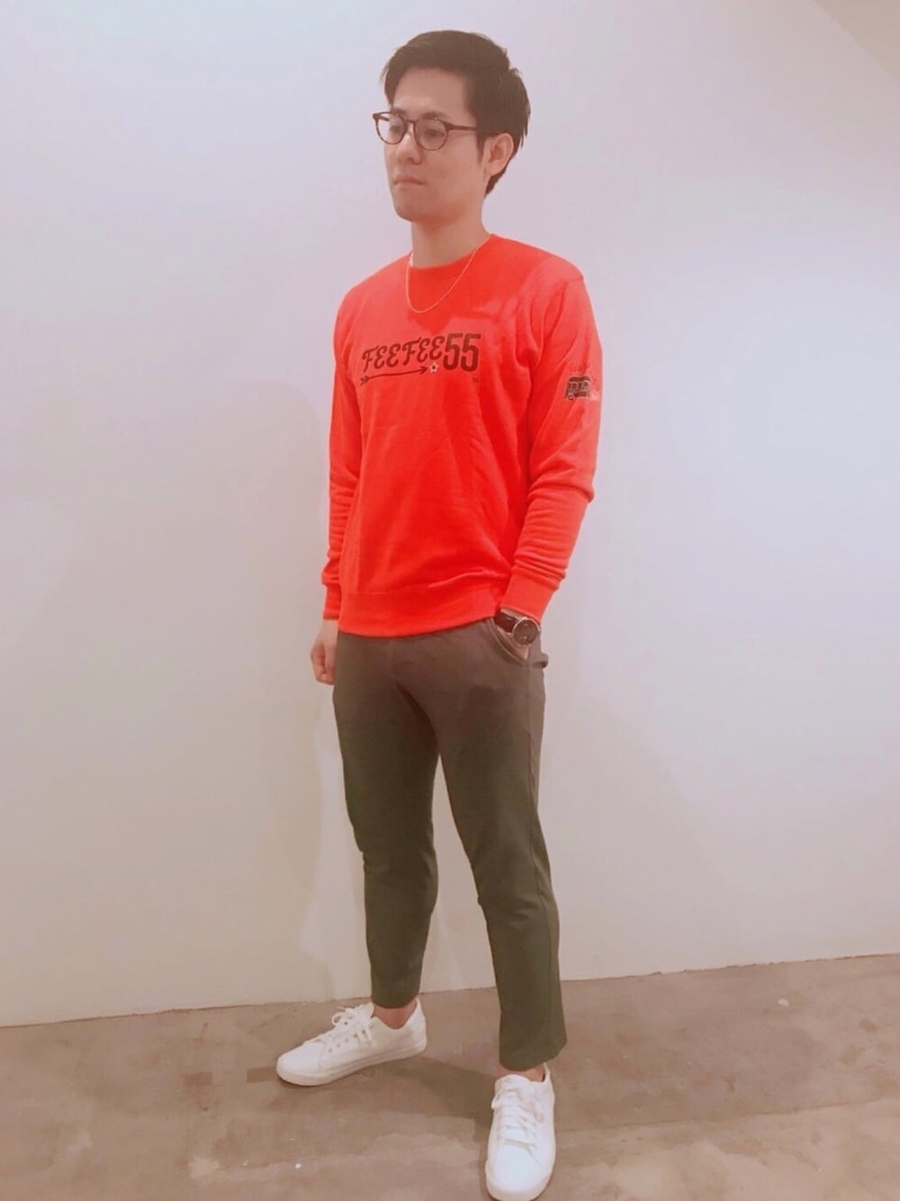 「秋服準備はじめました、ラブアンドピース2018、秋コーデ、おしゃれさんと繋がりたい、大人カジュアル、スニーカー、グレーパンツ、赤トレーナー、赤、メガネ男子」｜「CITIZENのCITIZEN シチズン Dual Time デュアルタイム クオーツレザーバンド WEB限定 AO3007-00A AO3007-00E AO3008-07A（アナログ腕時計、ブラック系）」を使った、FEEFEE55さん（メンズ・169cm）の秋コーディネートの1枚目の写真