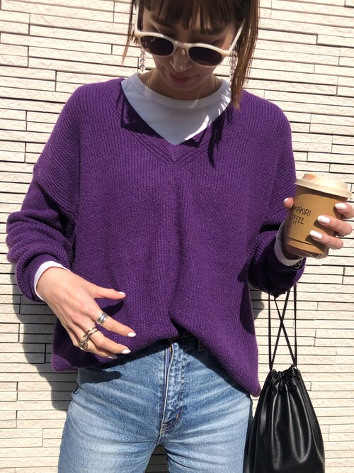 maichin使用「AZUL BY MOUSSY（V NECK LOOSE KNIT TOPS）」的時尚穿搭