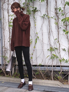 「select MOCA（セレクトモカ）のリンキングオーバーサイズタートルニット（ニット/セーター）」を使った、maichinさん（レディース・178cm）の秋コーディネート