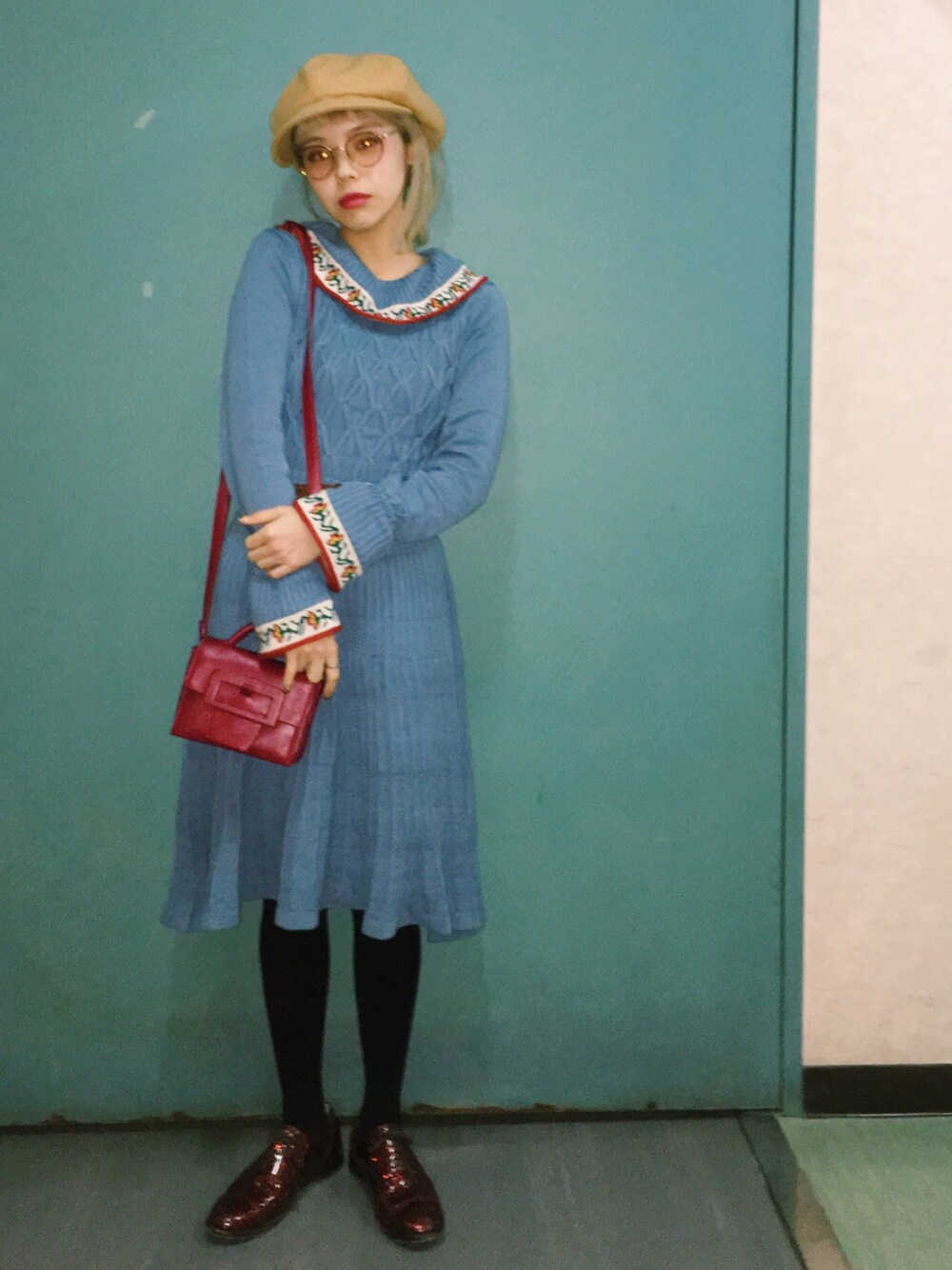 「PAMEO POSE、ニットワンピース、ベルト、Aymmy in the batty girls、MARC JACOBS」｜「PAMEO POSEのFIRE CARNATION KNIT DRESS（ワンピース、ブルー系）」を使った、瀬戸あゆみさん（レディース・152cm）の冬コーディネートの1枚目の写真