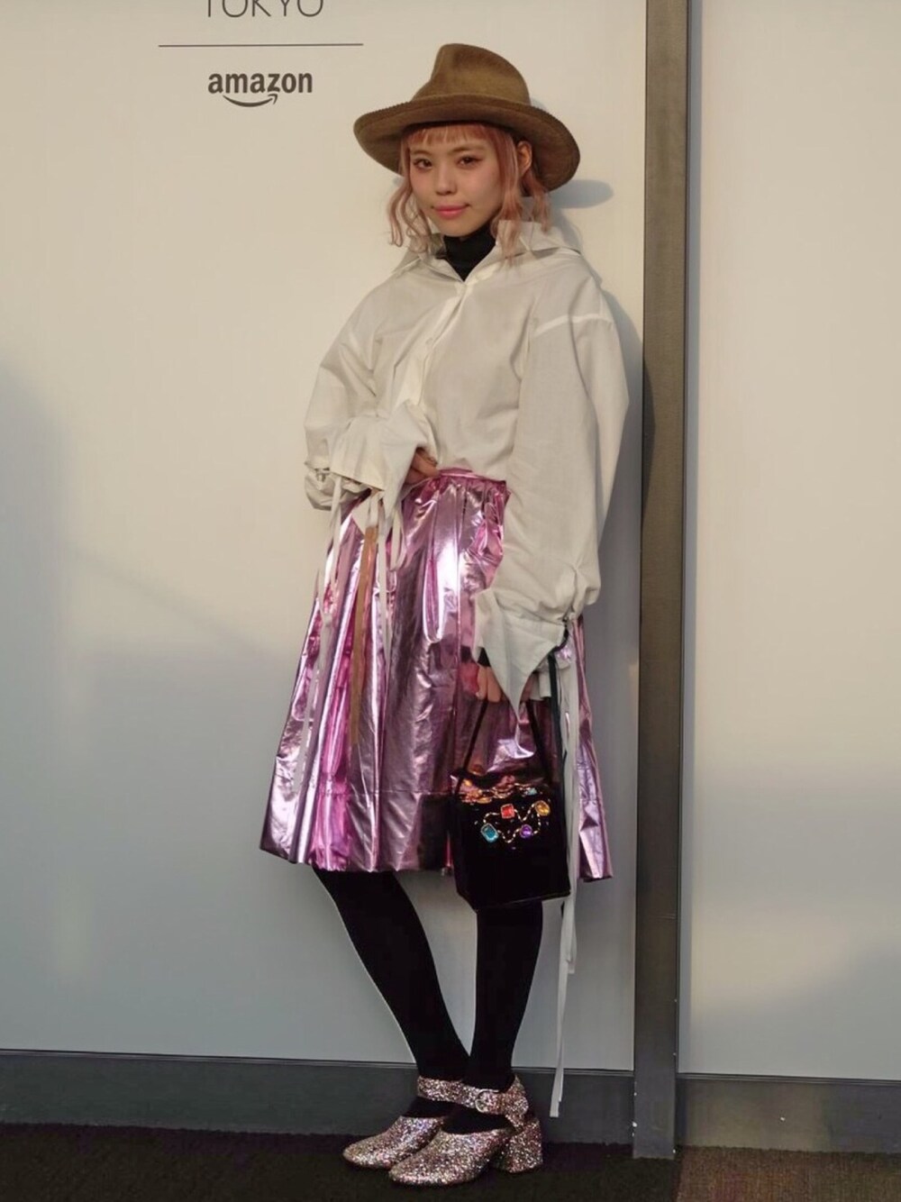 「tiit、Charles Anastase、MM6、UNDER COVER、ファッションウィーク、グリッターシューズ」｜「tiitのアイテム（シャツ/ブラウス、ホワイト系）」を使った、瀬戸あゆみさん（レディース・152cm）の春コーディネートの1枚目の写真