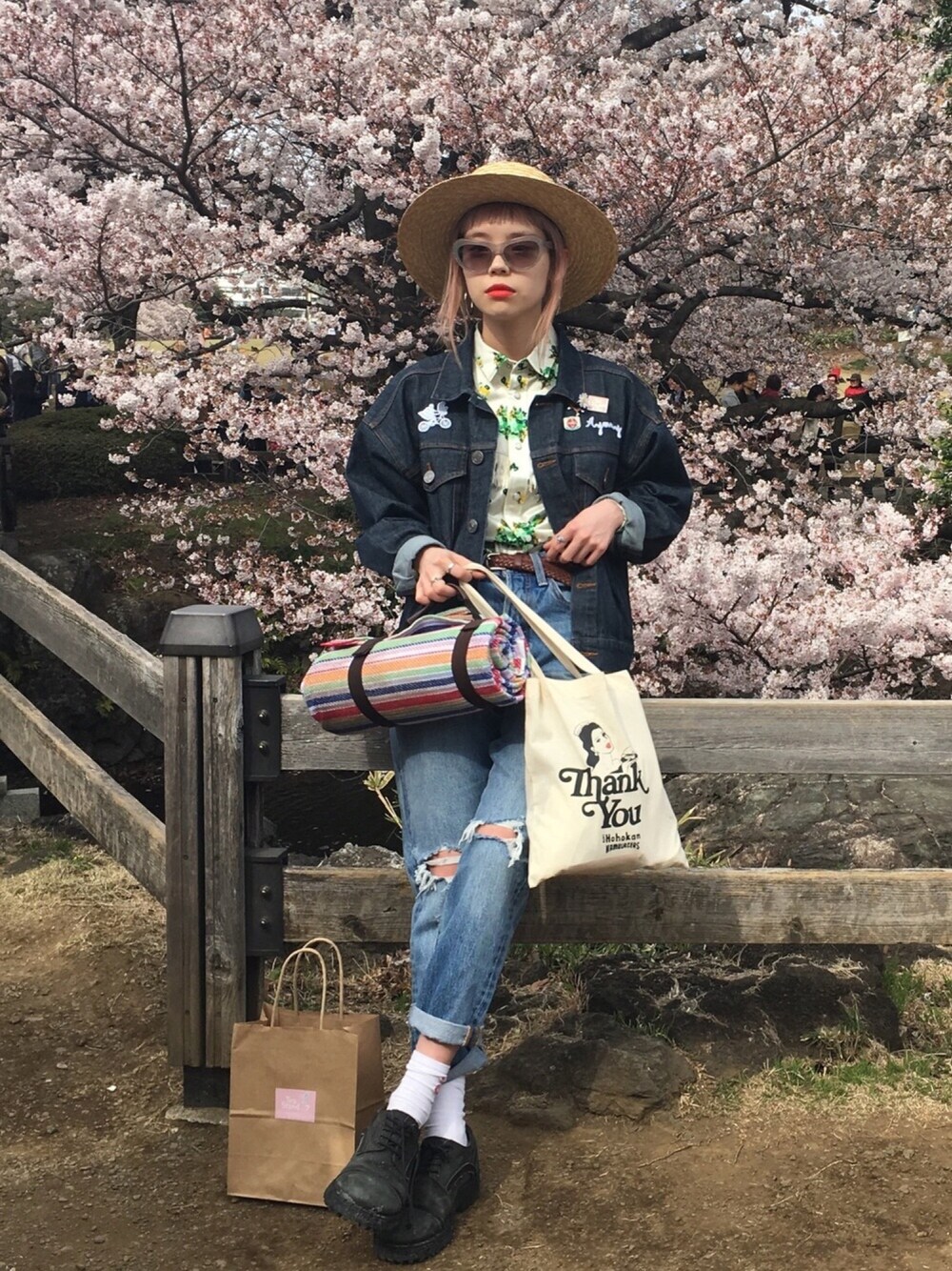 「TOGA、Levi's、Aymmy in the batty girls、デニムオンデニム」｜「TOGAのアイテム（シャツ/ブラウス、ホワイト系）」を使った、瀬戸あゆみさん（レディース・152cm）の春コーディネートの1枚目の写真