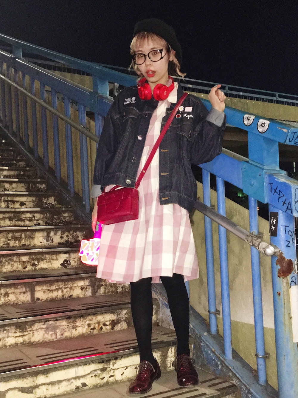「Aymmy in the batty girls、MARC JACOBS、デニム、ギンガムチェック、ベレー帽」｜「Aymmy in the batty girlsのアイテム（デニムジャケット、ブルー系）」を使った、瀬戸あゆみさん（レディース・152cm）の春コーディネートの1枚目の写真