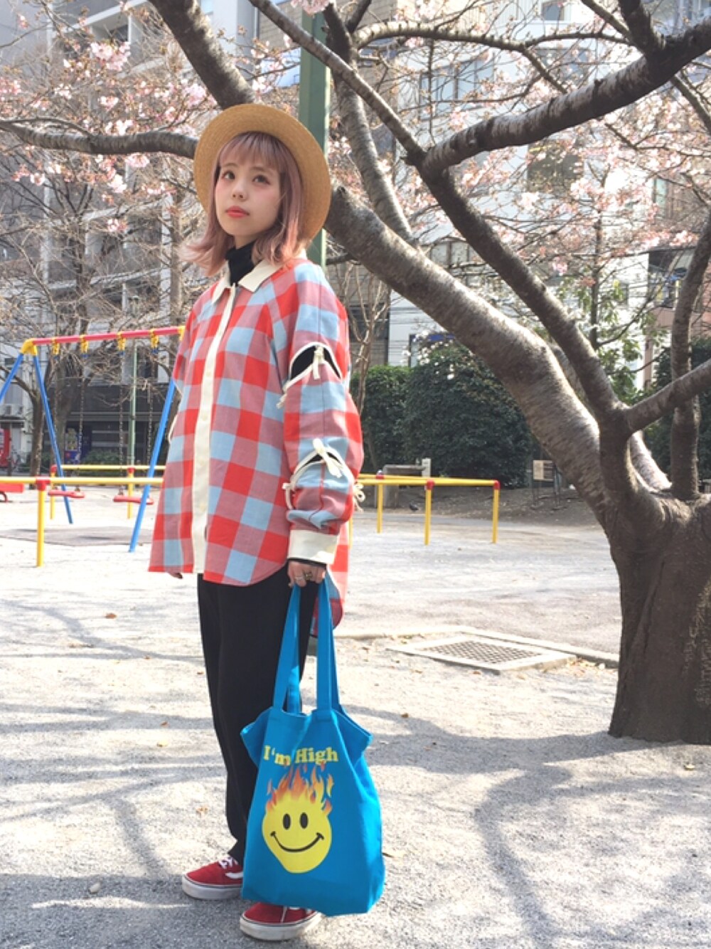 「PAMEO POSE、Aymmy in the batty girls、g.v.g.v.、VANS、春コーデ、銀座」｜「PAMEO POSEのアイテム（シャツ/ブラウス、レッド系）」を使った、瀬戸あゆみさん（レディース・152cm）の春コーディネートの1枚目の写真