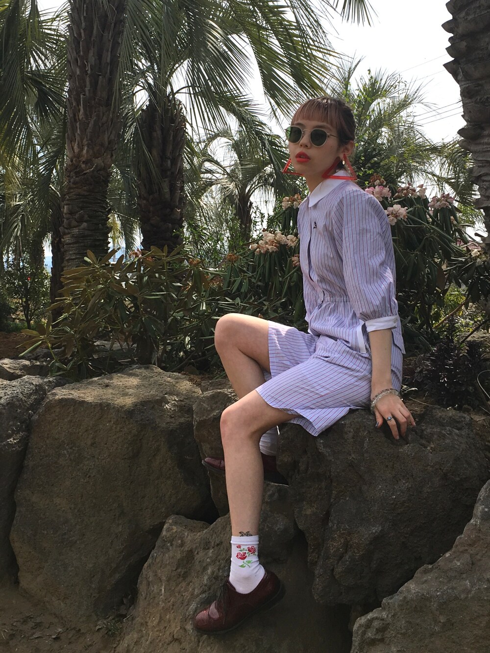「Aymmy in the batty girls、LILICIOUS、MARC JACOBS、OLIVER PEOPLES、オールインワン、ストライプ」｜「Aymmy in the batty girlsのRESORTS ストライプロンパース（サロペット/オーバーオール、レッド系）」を使った、瀬戸あゆみさん（レディース・152cm）の春コーディネートの1枚目の写真