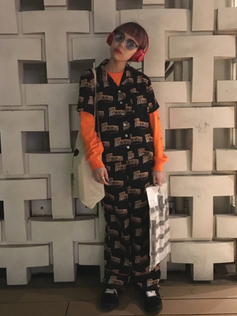 「Aymmy in the batty girlsのGREETING AYMMYS アロハシャツ（シャツ/ブラウス、ブラック系）」を使った、瀬戸あゆみさん（レディース・152cm）の夏コーディネートの1枚目の写真
