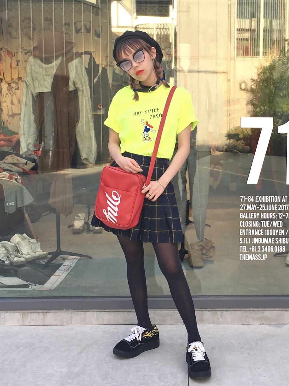 「Aymmy in the batty girls、MYNE、jouetie、PAMEO POSE、ネオンイエロー」｜「Aymmy in the batty girlsのHOT TOKYO Tシャツ（Tシャツ/カットソー、イエロー系）」を使った、瀬戸あゆみさん（レディース・152cm）の夏コーディネートの1枚目の写真