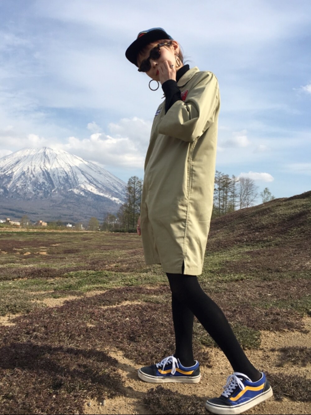「x-girl、VANS」｜「X-girlのWORK SHIRT DRESS（シャツワンピース、ベージュ系）」を使った、瀬戸あゆみさん（レディース・152cm）の夏コーディネートの1枚目の写真