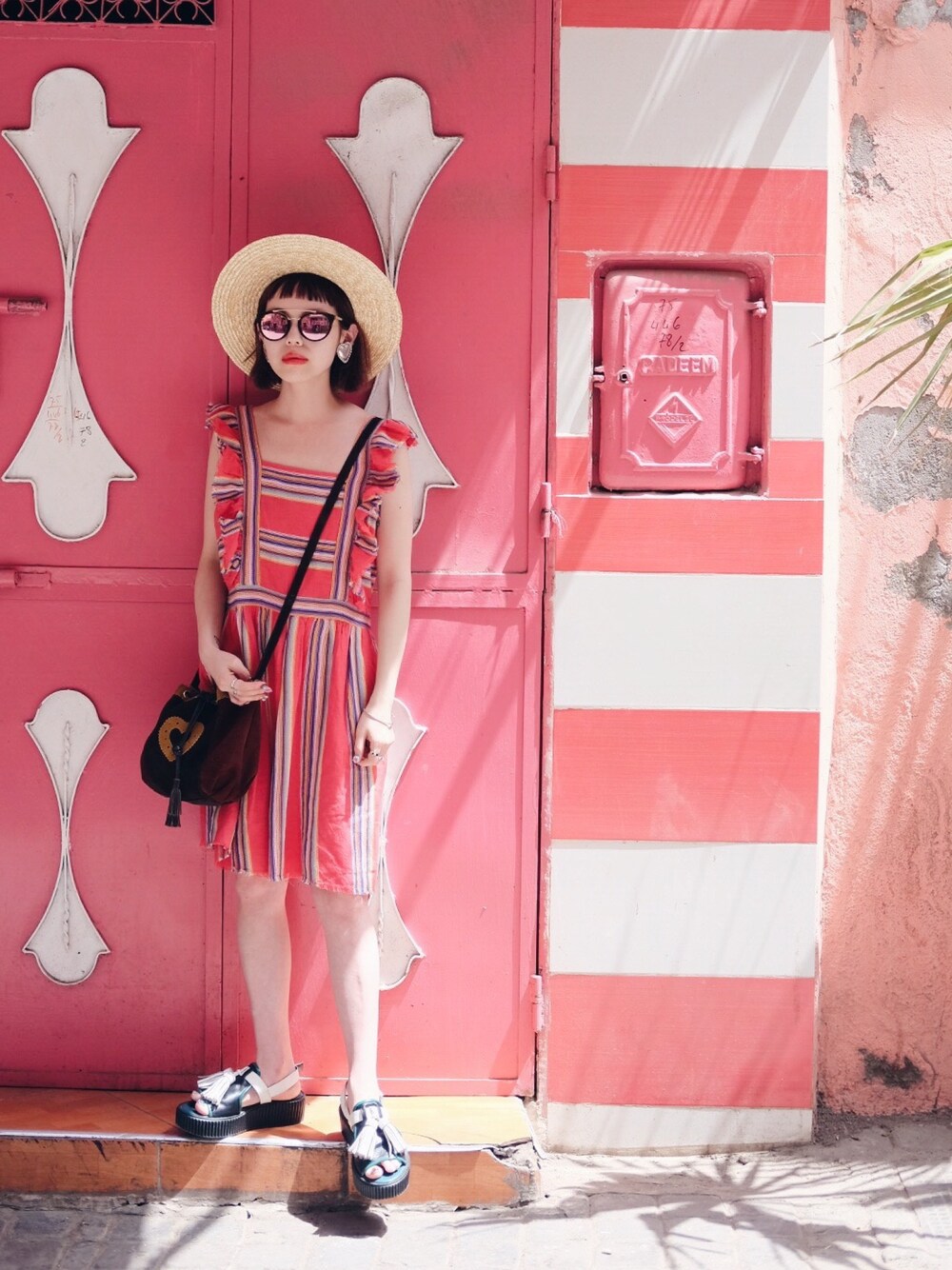 「夏コーデ、麦わら帽子」｜「Aymmy in the batty girlsのPENNANT ツバ広ストローハット（ハット、ブラック系）」を使った、瀬戸あゆみさん（レディース・152cm）の夏コーディネートの1枚目の写真