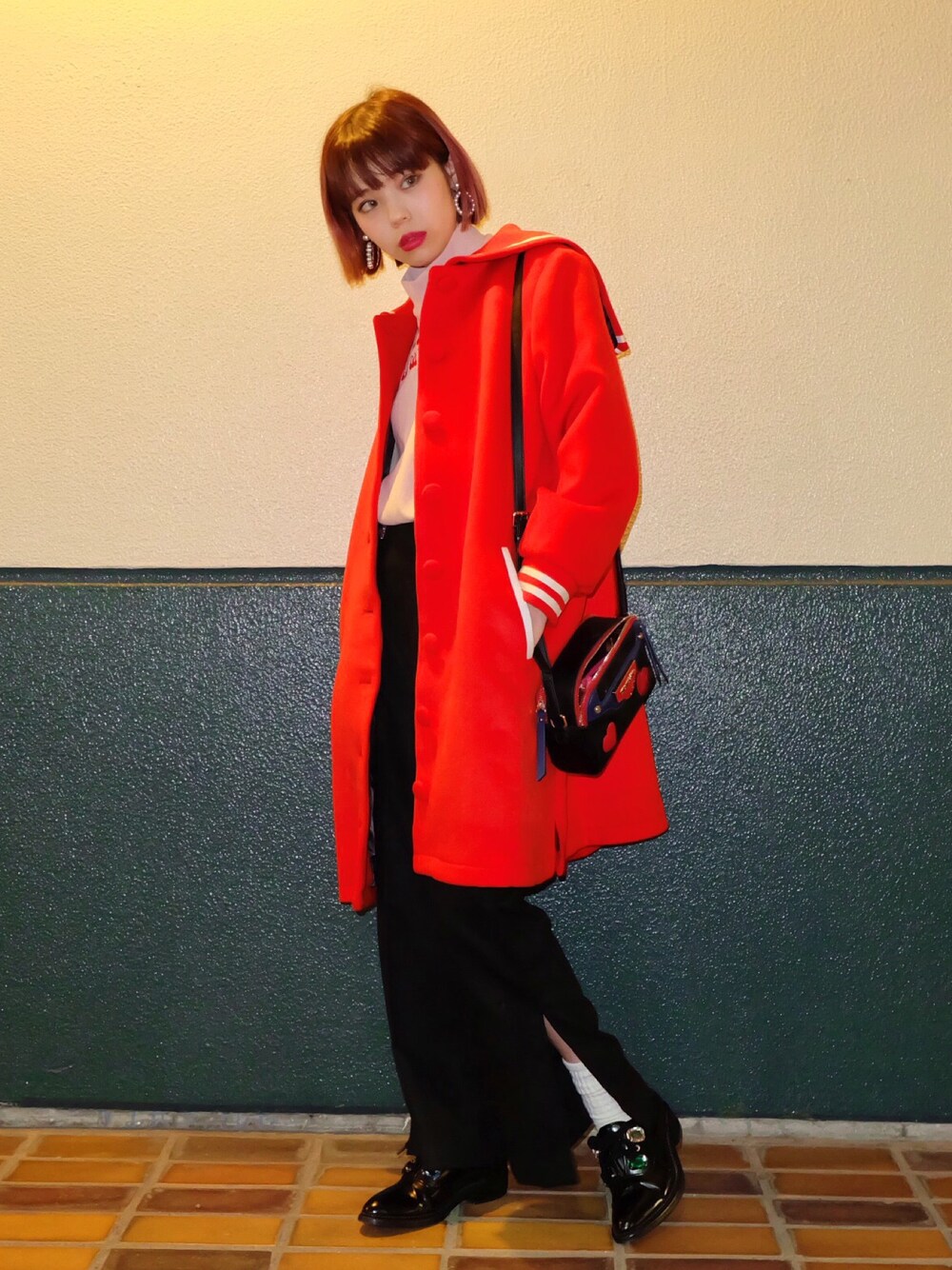 「秋、大人カジュアル、低身長、Aymmy in the batty girls」｜「Aymmy in the batty girlsのFUNS セーラーメルトンコート（その他アウター、レッド系）」を使った、瀬戸あゆみさん（レディース・152cm）の秋コーディネートの1枚目の写真