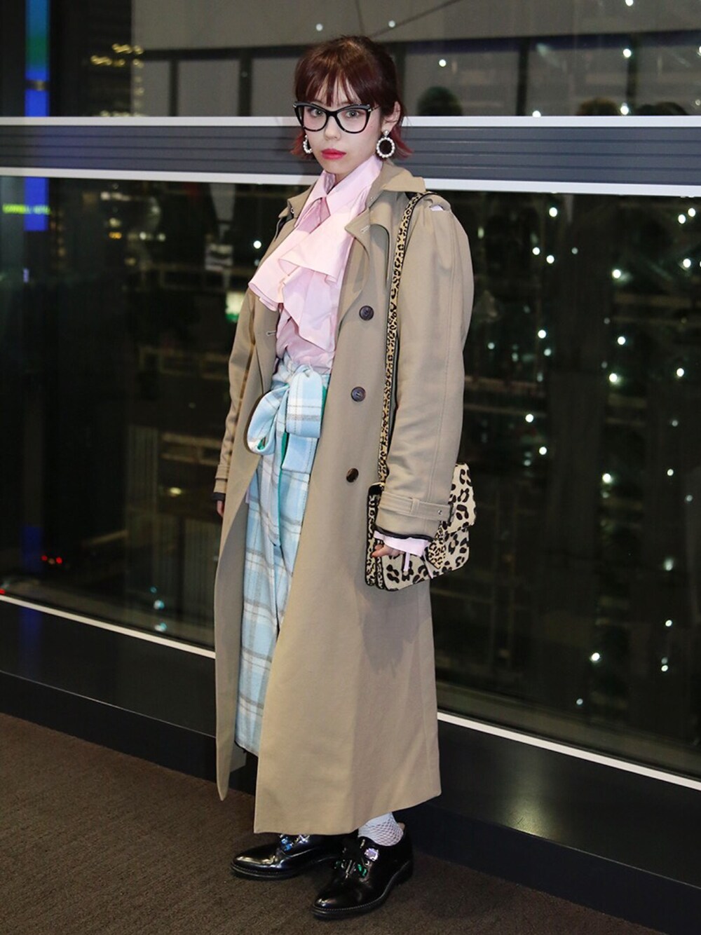「amazonfashionweek、Aymmy in the batty girls、KENZO、gvgv、JOHN LAWRENCE SULLIVAN、TOGA、MIUMIU」｜「Aymmy in the batty girlsのGAME ROOMプレイドスカート（スカート、ブルー系）」を使った、瀬戸あゆみさん（レディース・152cm）の秋コーディネートの1枚目の写真
