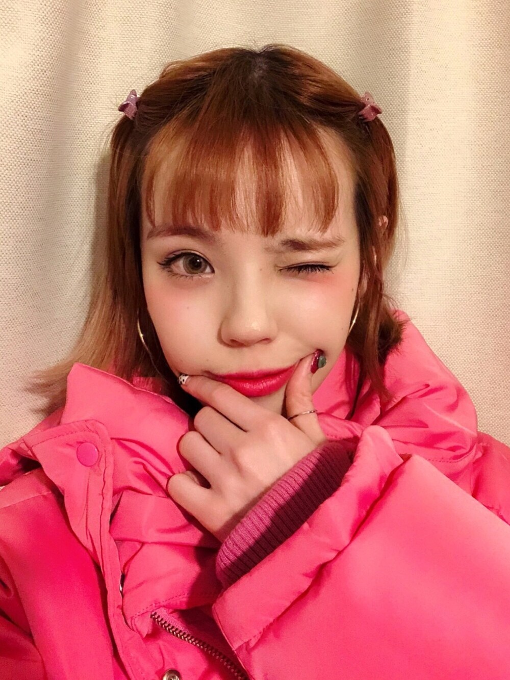 「sponsored、資生堂、shiseido、マジョリカマジョルカ、MAJOLICA MAJORCA、赤リップ、メイクアップ、ぶにゅポーズ」｜「MAJOLICA MAJORCAのマジョリカ マジョルカ　メルティージェム　RD410　レッド系（チーク、レッド系）」を使った、瀬戸あゆみさん（レディース・152cm）の冬コーディネートの1枚目の写真