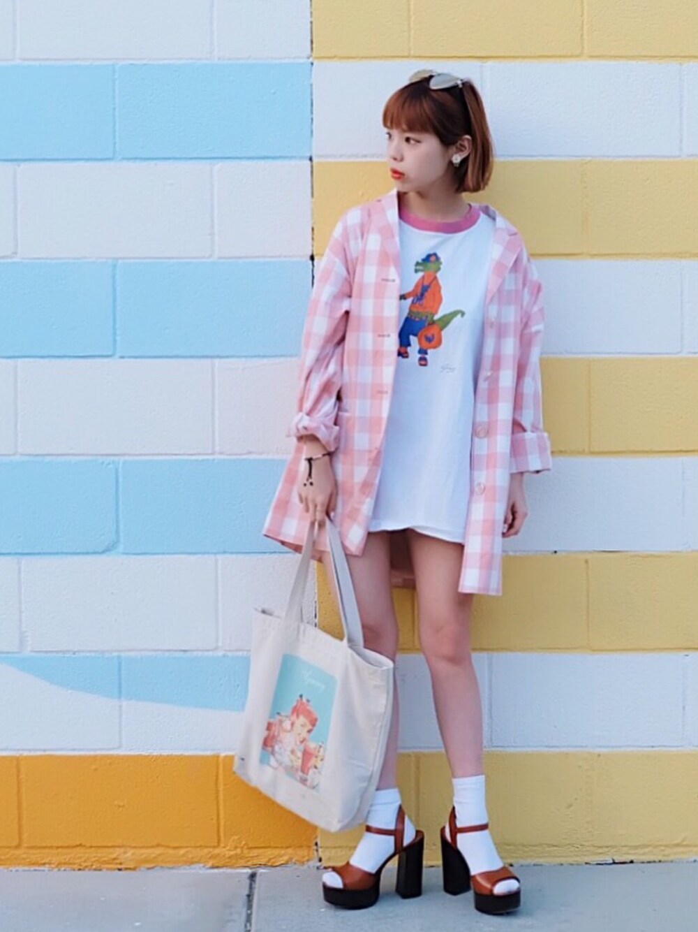 「サンダル、ギンガムチェック、オーバーサイズ、Aymmy in the batty girls」｜「Aymmy in the batty girlsのMARGARET ギンガムチェックジャケット（テーラードジャケット、ピンク系）」を使った、瀬戸あゆみさん（レディース・152cm）の春コーディネートの1枚目の写真