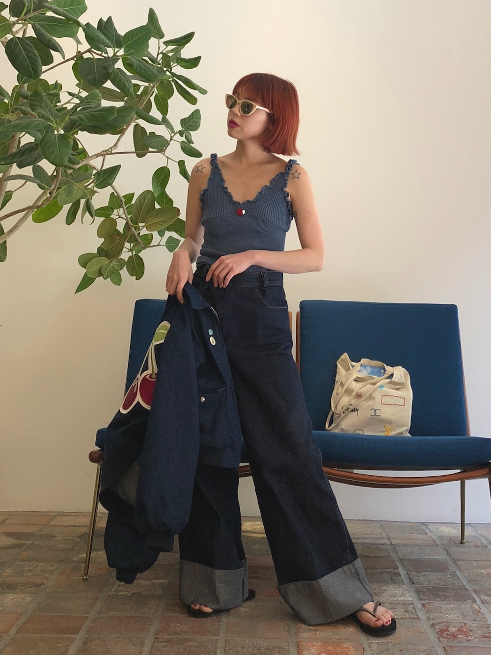 「パンツスタイル、ラクチンコーデ、低身長、夏コーデ、デニムパンツ」｜「Aymmy in the batty girlsのCHERRY デニムバギーパンツ（デニムパンツ、ブルー系）」を使った、瀬戸あゆみさん（レディース・152cm）の春コーディネートの1枚目の写真