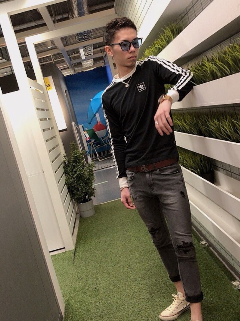 「ラブアンドピース2020、おしゃれさんと繋がりたい、adidas、ファッションの力を信じよう、メンズライク、いいね、save、フォローお願いします🤑、スニーカー、休日スタイル、シンプルコーデ、ラクチンコーデ」｜「adidas Originalsの【adidas Originals】DU8394 LS CALIFORNIA BB TEE（Tシャツ/カットソー、ブラック系）」を使った、正彦さん（メンズ・175cm）の秋コーディネートの1枚目の写真