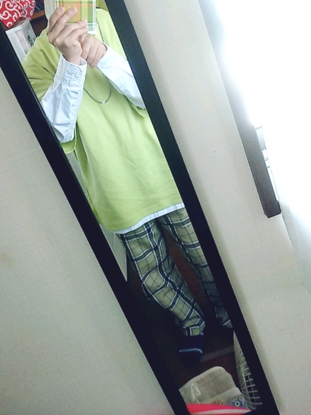 「柄パンツ、おしゃれさんと繋がりたい、ビッグシルエット、チェックパンツ」｜「GUのアイテム（その他パンツ、イエロー系）」を使った、メルカリ好きのよぺさん（メンズ・168cm）の夏コーディネートの1枚目の写真