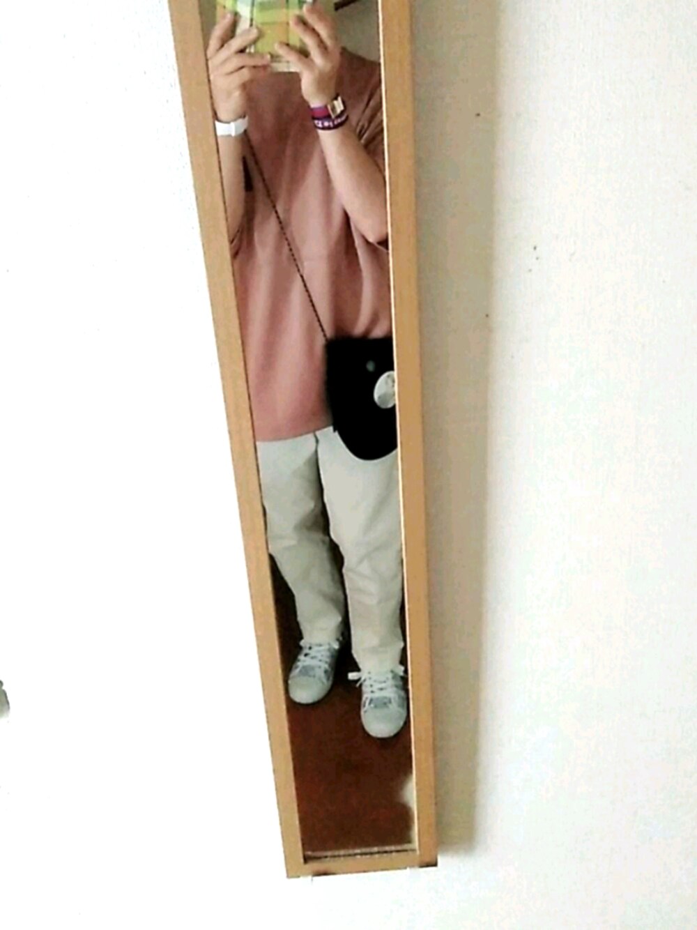 「休日スタイル、夏コーデ、ビッグシルエット、シンプルコーデ、低身長、おしゃれさんと繋がりたい、夏セールで買いました、夏だ！Tシャツ着よう！、スニーカーコーデ、ホワイトパンツ」｜「UNIQLOのアイテム（その他パンツ、ホワイト系）」を使った、メルカリ好きのよぺさん（メンズ・168cm）の夏コーディネートの1枚目の写真