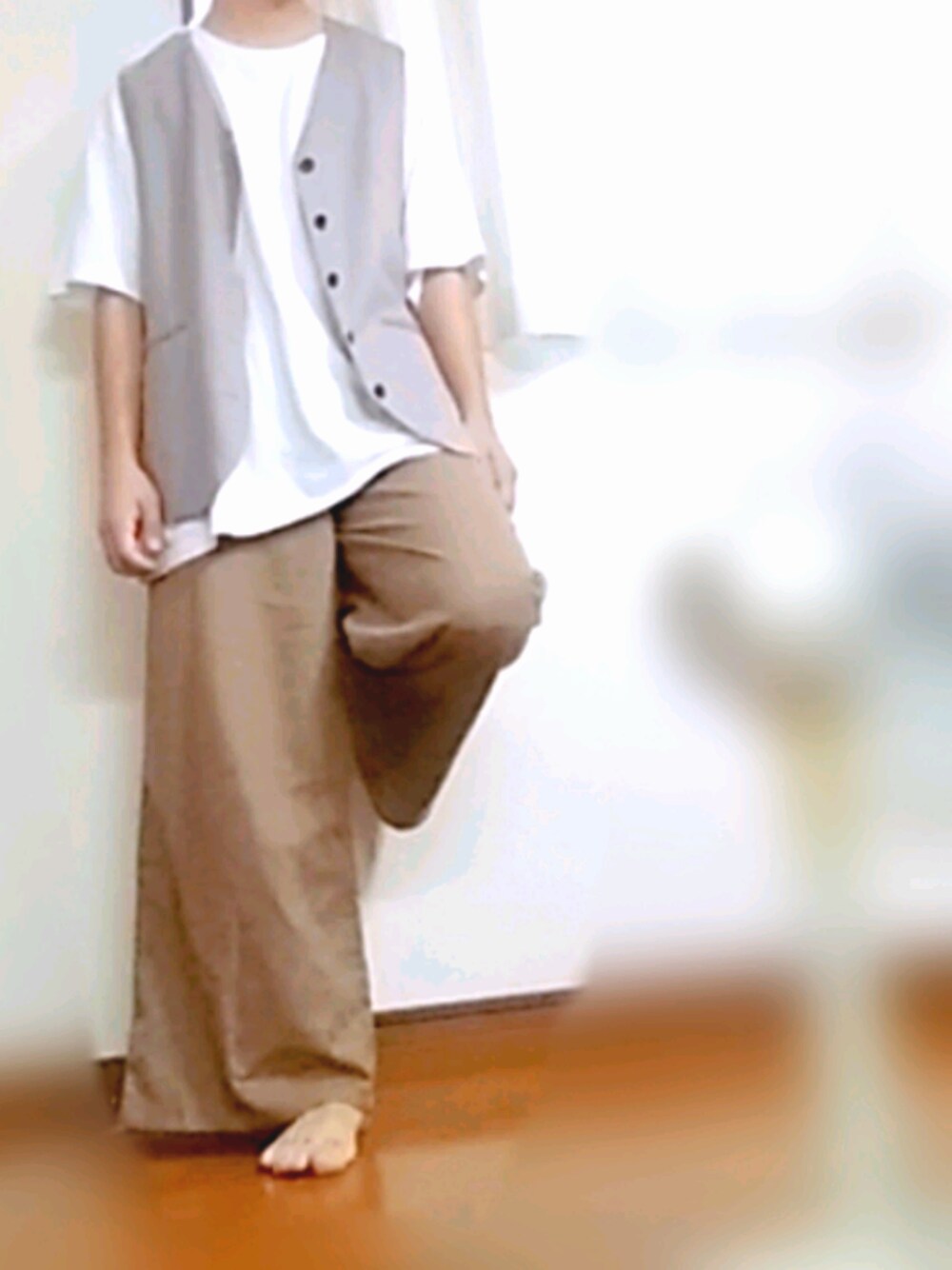 「ワイドパンツ、古着MIX、オーバーサイズ、今日のコーデ、おしゃれさんと繋がりたい、いいね、save、フォローお願いします🤑、ラフ、GU、ベージュ、ブラウン」｜「unrelaxingの1タックワイドパンツ ルーズシルエットスラックス（その他パンツ、ブラウン系）」を使った、メルカリ好きのよぺさん（メンズ・168cm）の夏コーディネートの1枚目の写真