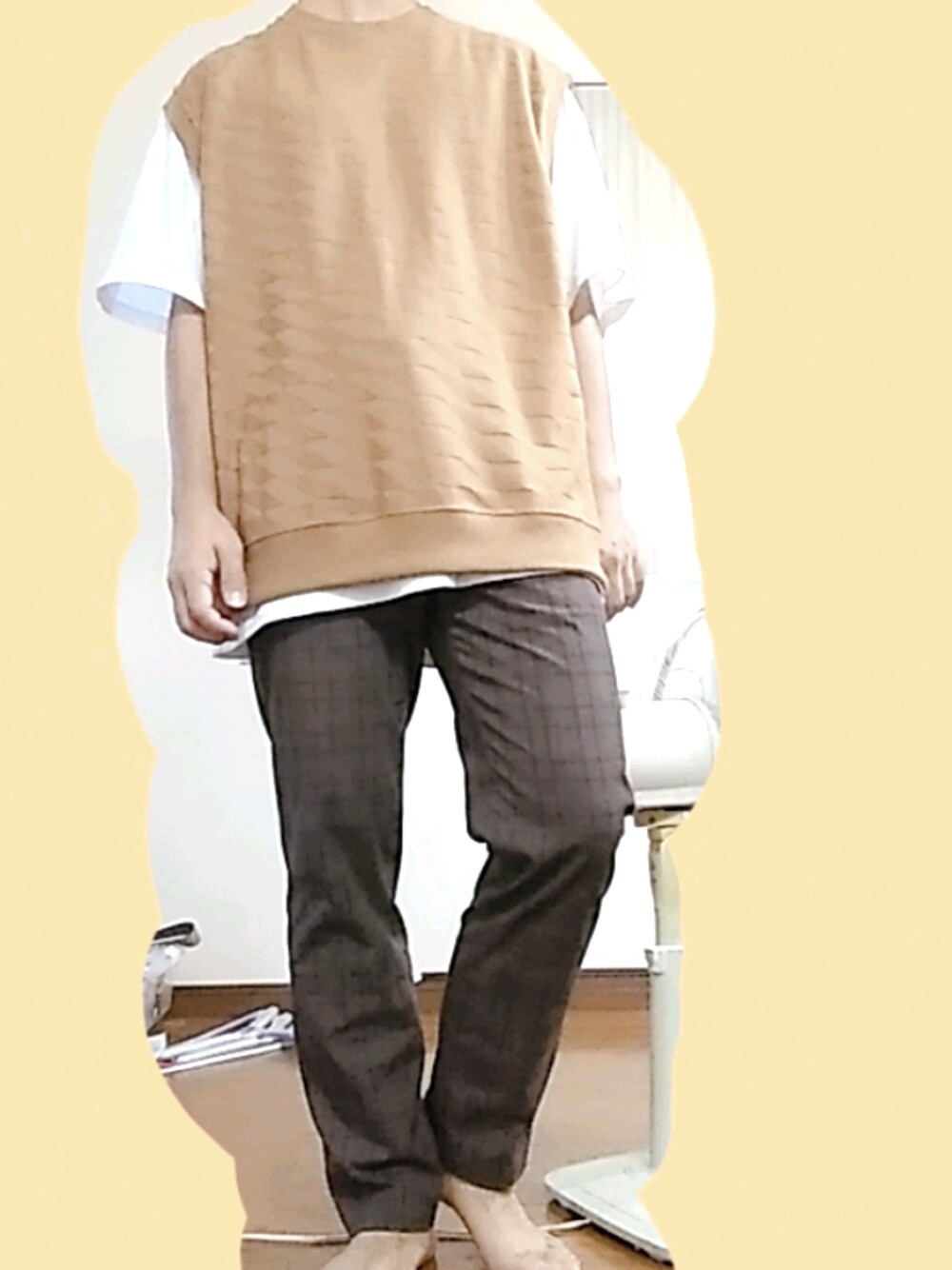 「きれいめカジュアル、夏コーデ、キレイめ、おしゃれさんと繋がりたい、ベージュ、ブラウン、ベスト、いいね、save、フォローお願いします🤑、ラフ、ワントーンコーデ」｜「GUのアイテム（パンツ、ブラウン系）」を使った、メルカリ好きのよぺさん（メンズ・168cm）の夏コーディネートの1枚目の写真